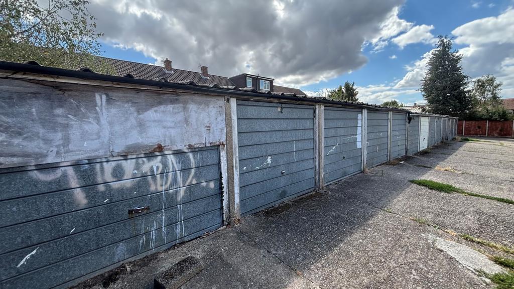 Garage Compound at Gosling Road, Berkshire, SL3 7TN - View 4