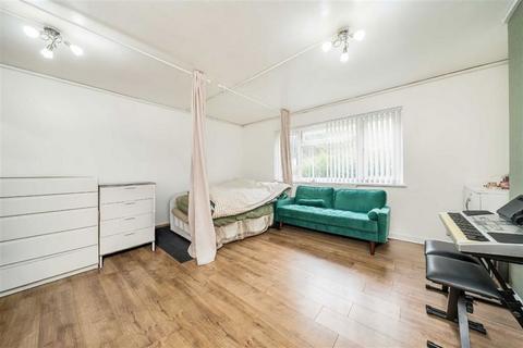 Studio for sale, Hobbs Place Estate, London N1