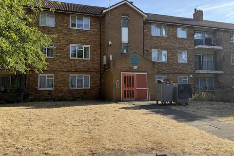 2 bedroom apartment for sale, Croyde Avenue, Hayes