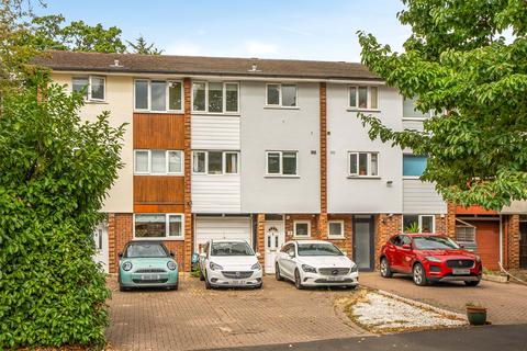 The Avenue, Worcester Park KT4