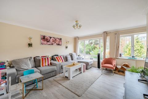 3 bedroom terraced house for sale, The Avenue, Worcester Park KT4