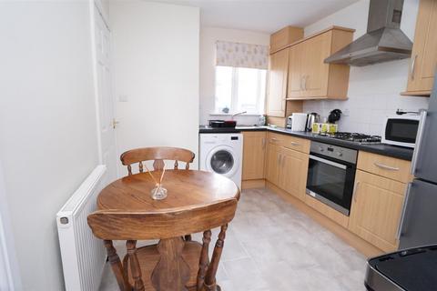 2 bedroom townhouse for sale, Platt Court, Windhill, Shipley
