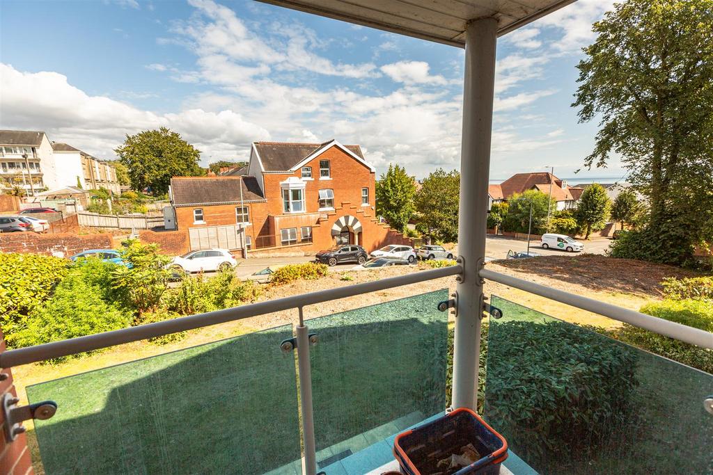 Apartment in Swansea - More