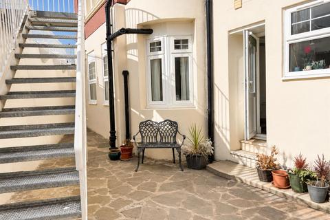 2 bedroom ground floor flat for sale, De La Warr Parade, Bexhill