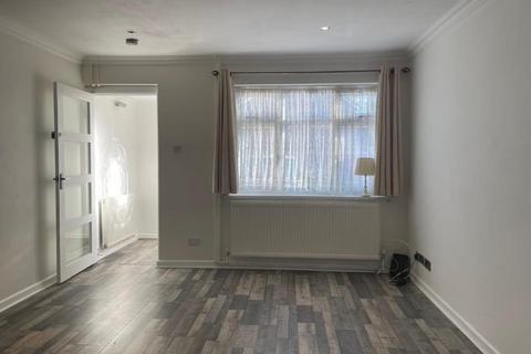 2 bedroom terraced house to rent, HAYES, UB3