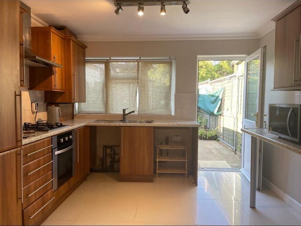 House in HAYES - More