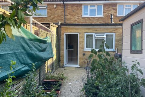 2 bedroom terraced house to rent, HAYES, UB3