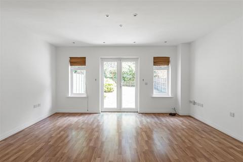 2 bedroom semi-detached house to rent, Lankester Square, Oxted