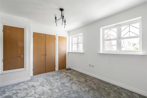 2 bedroom semi-detached house to rent, Lankester Square, Oxted