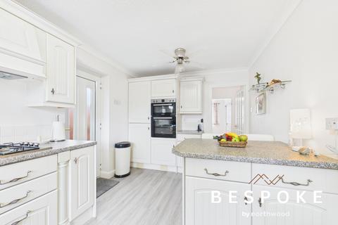 2 bedroom bungalow for sale, Ferndale Close, Sandbach CW11