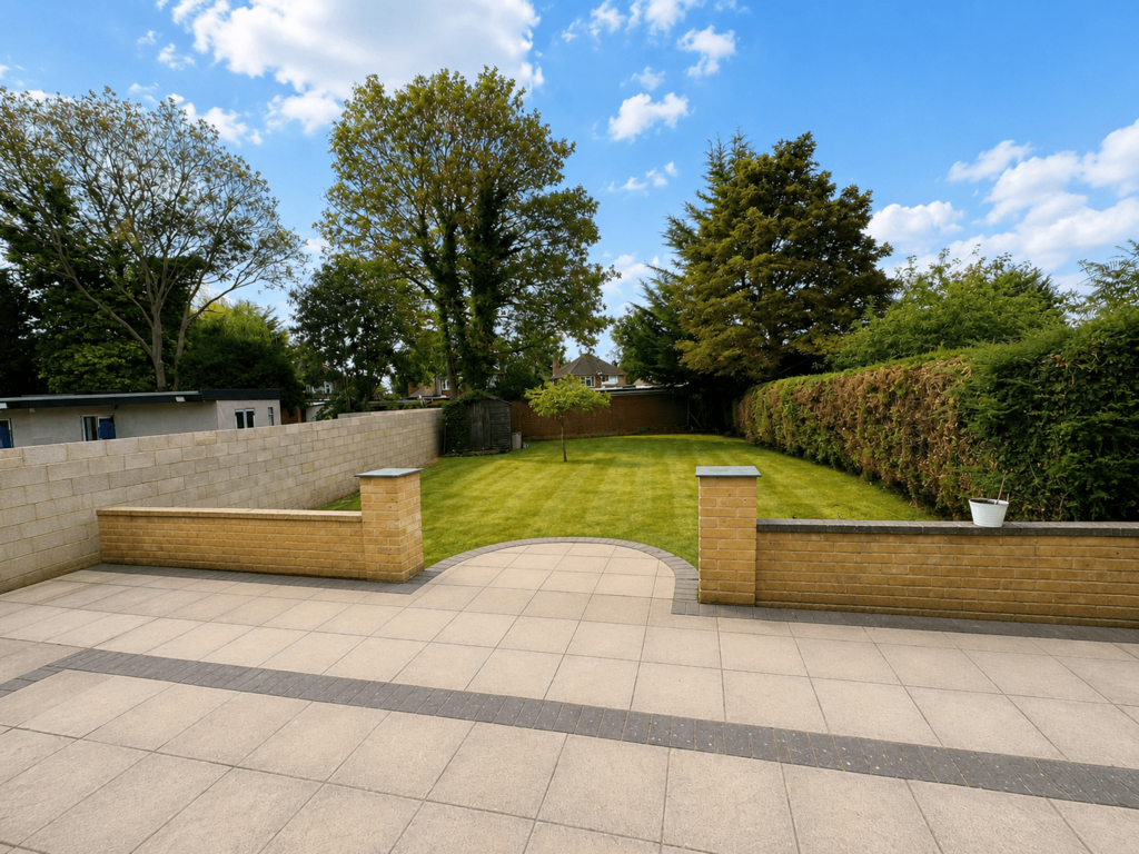 House in HOUNSLOW - View 3