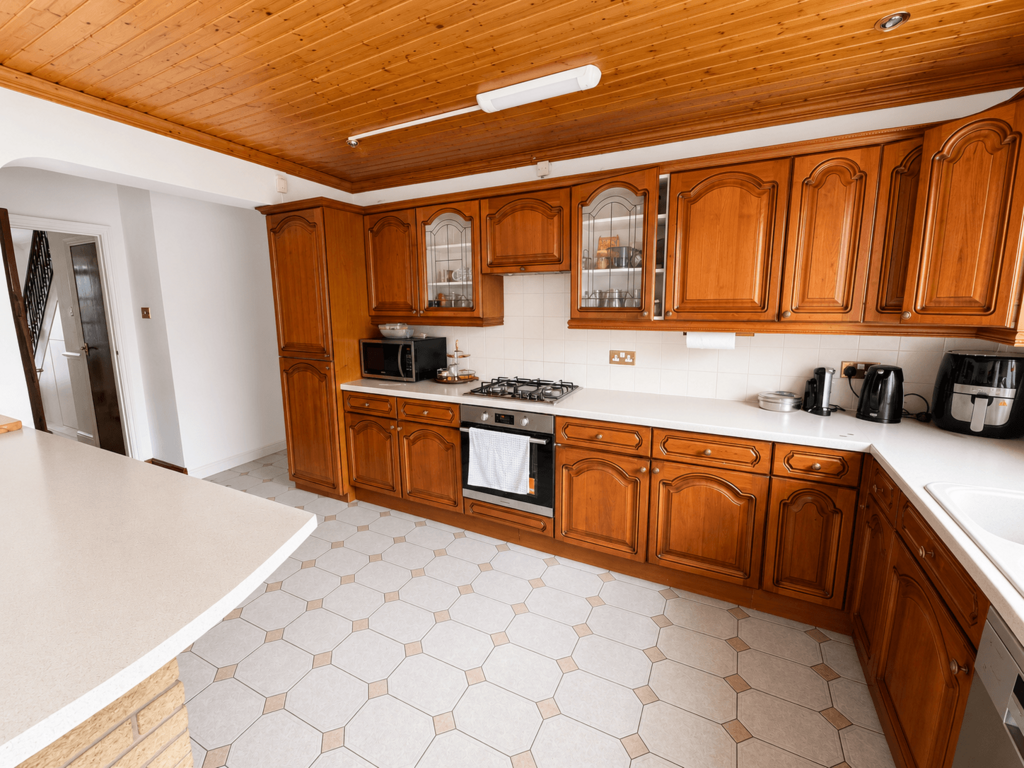 House in HOUNSLOW - View 2