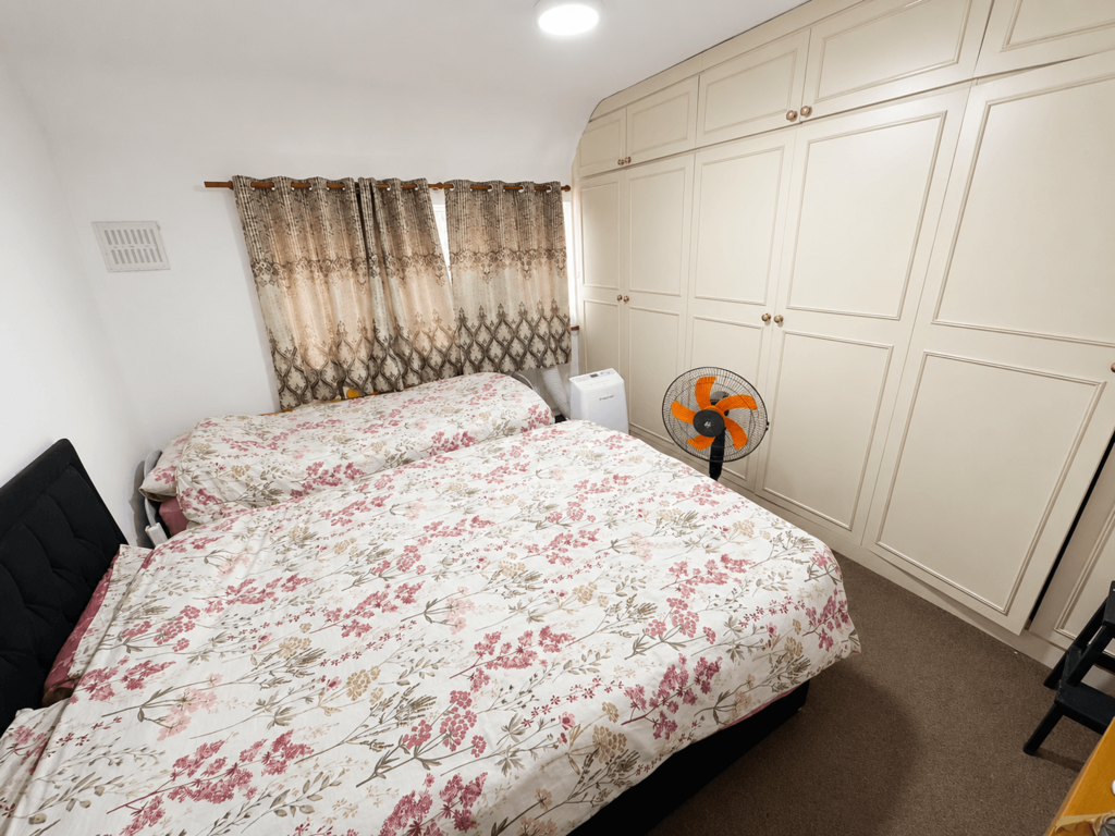 House in HOUNSLOW - View 4