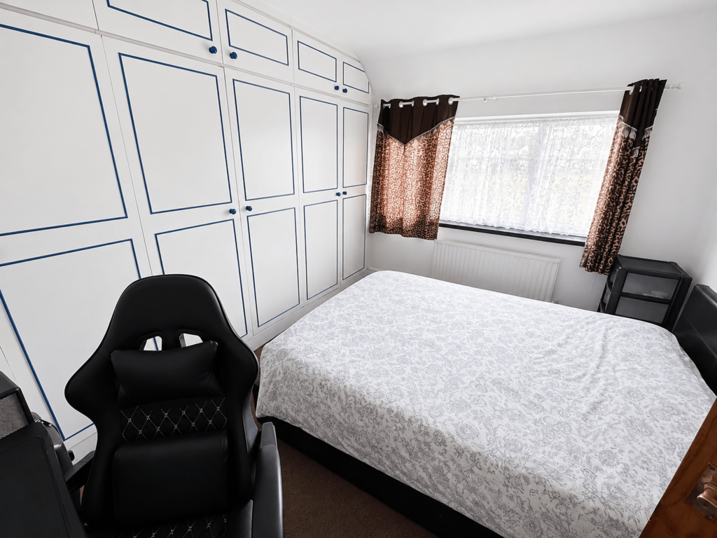 House in HOUNSLOW - More