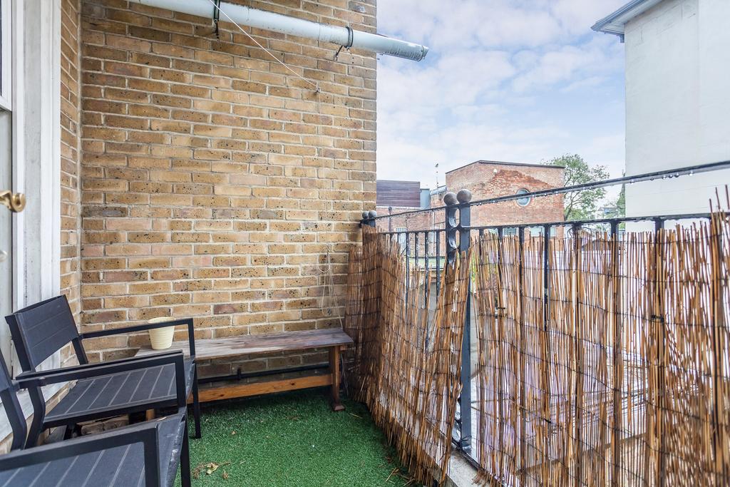 Apartment in Camden - More