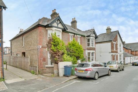 2 bedroom semi-detached house to rent, Queens Road, High Wycombe, HP13