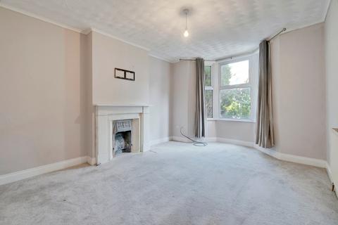 2 bedroom semi-detached house to rent, Queens Road, High Wycombe, HP13