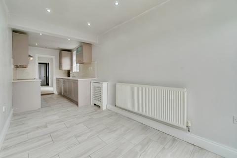 2 bedroom semi-detached house to rent, Queens Road, High Wycombe, HP13