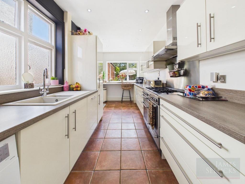 House in Leicester, Knighton - More