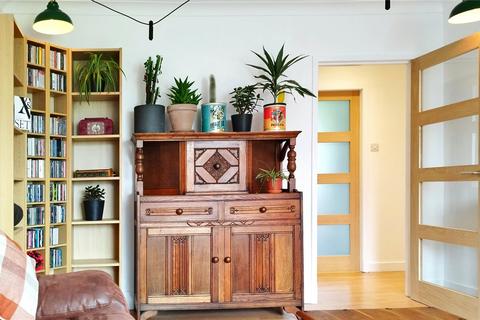 2 bedroom flat for sale, Balcarres Avenue, Kelvindale, Glasgow, G12