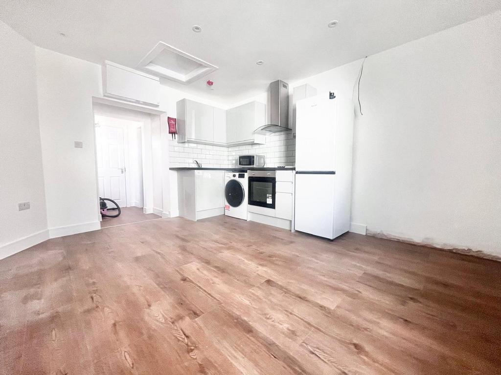 Apartment in Hounslow - View 2