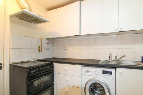 2 bedroom ground floor flat to rent, Corwell Lane, Uxbridge, Middlesex
