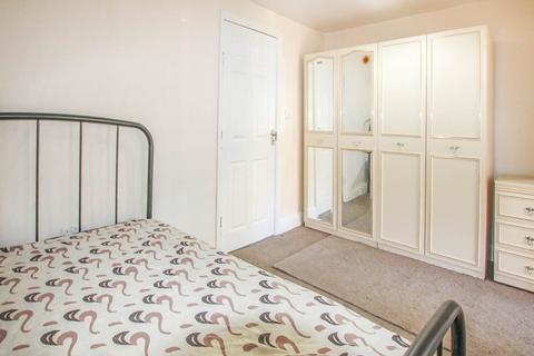 2 bedroom ground floor flat to rent, Corwell Lane, Uxbridge, Middlesex