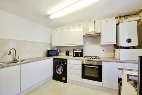 1 bedroom flat for sale, Glandford Way, Chadwell Heath, Romford, RM6