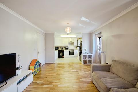 1 bedroom flat for sale, Glandford Way, Chadwell Heath, Romford, RM6