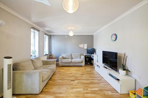 1 bedroom flat for sale, Glandford Way, Chadwell Heath, Romford, RM6
