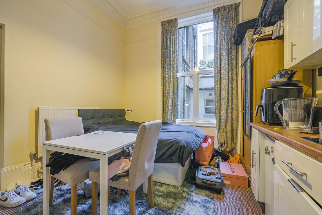Apartment in London - View 3