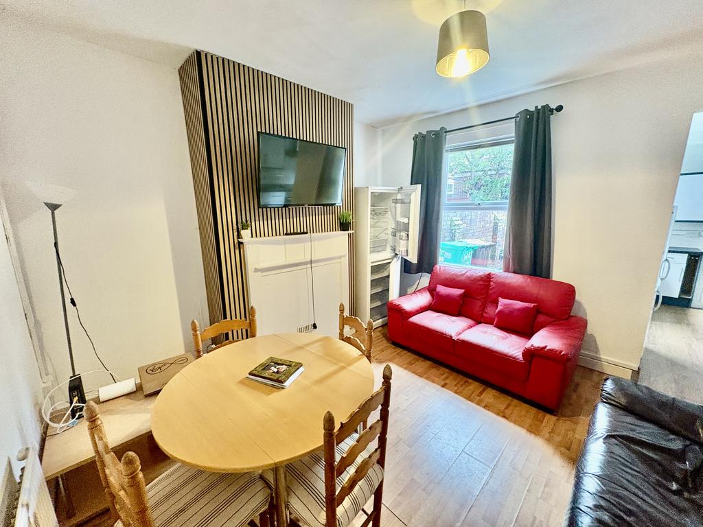 House in Nottingham - View 4