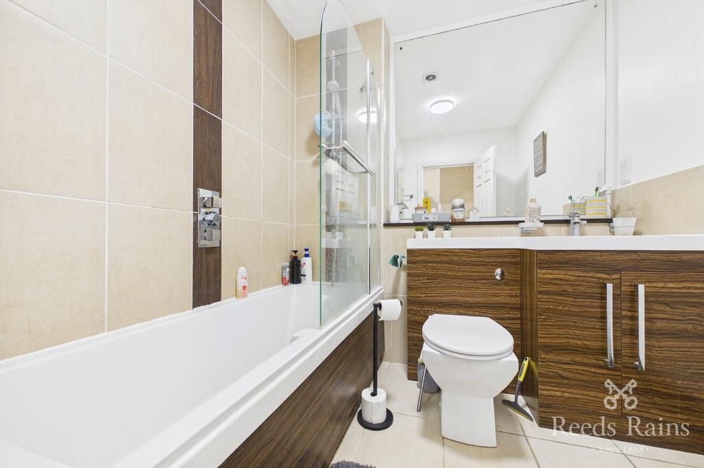 Apartment in Salford - View 4