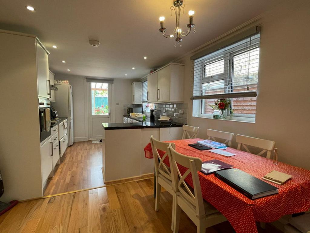 Apartment in London - View 5
