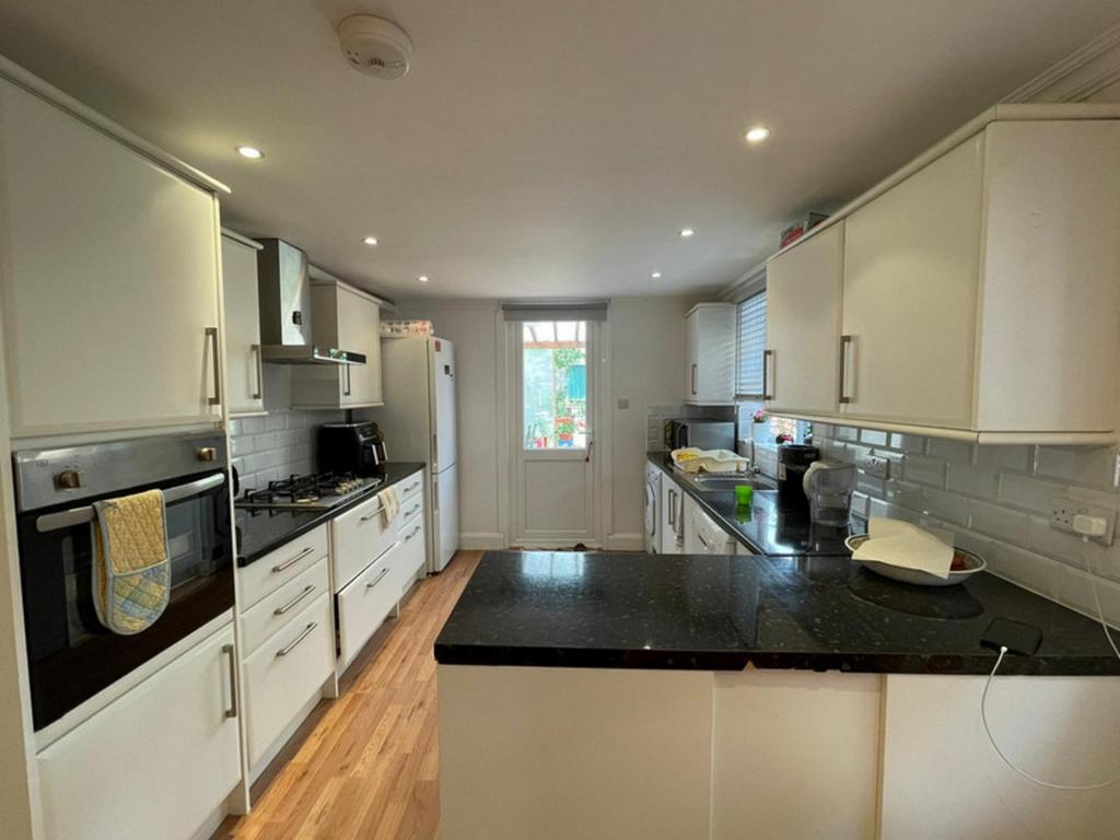 Apartment in London - More