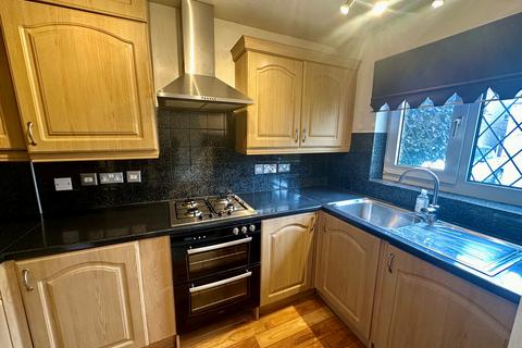 2 bedroom house to rent, Symes Road, Poole, BH15