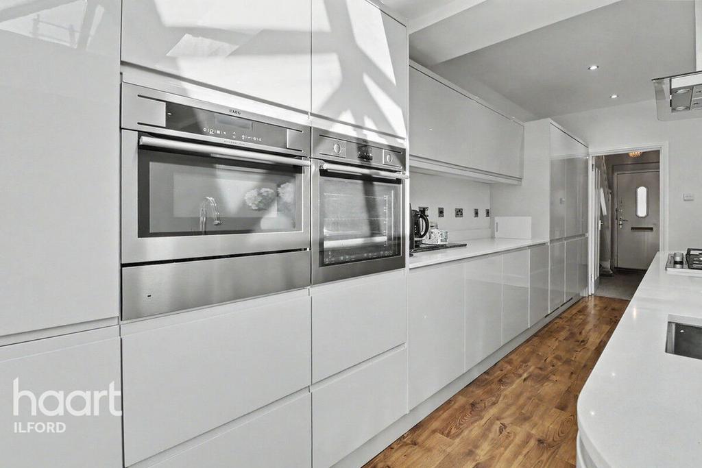 House in BARKING - View 3