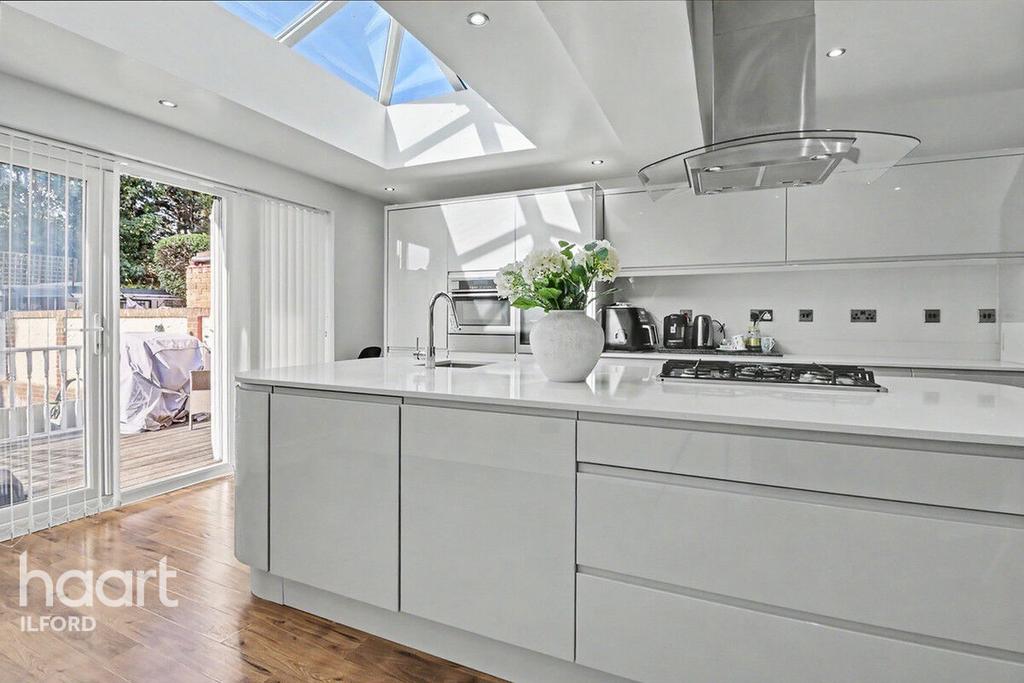House in BARKING - View 4