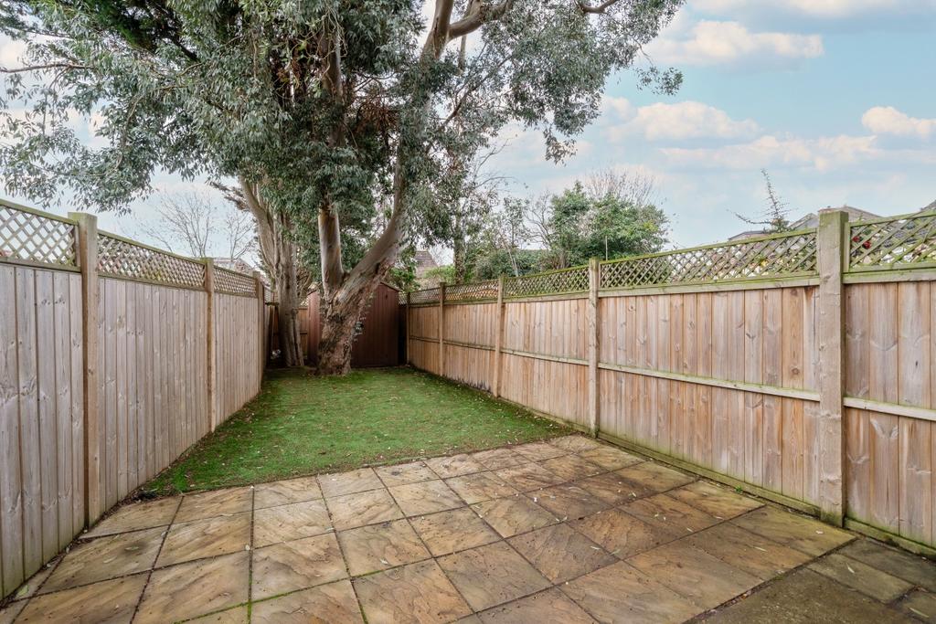 Apartment in Hanwell - View 4