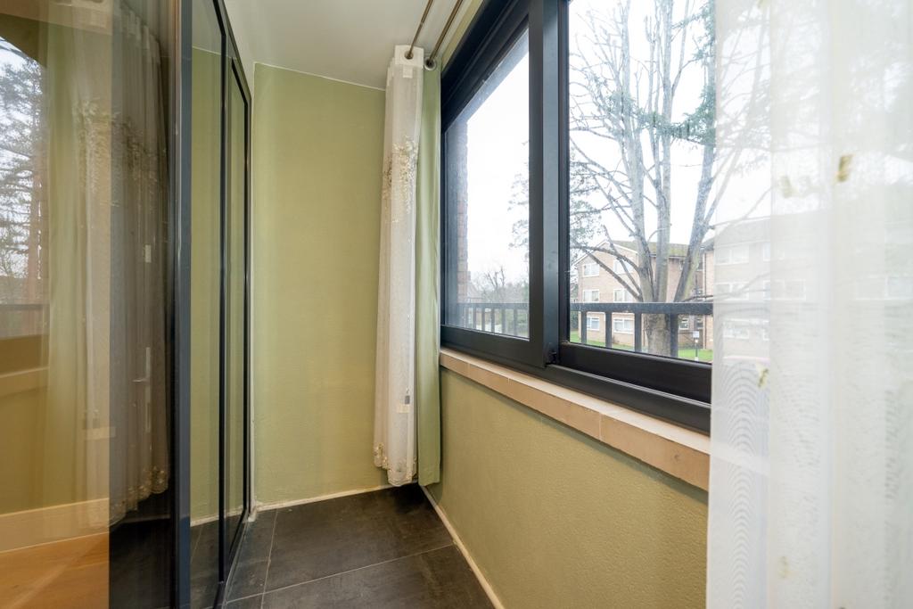 Apartment in Hanwell - More