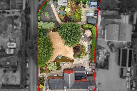 4 bedroom detached house for sale, Queen Eleanor Road, Kettering NN14