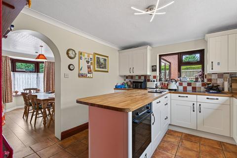 4 bedroom detached house for sale, Queen Eleanor Road, Kettering NN14