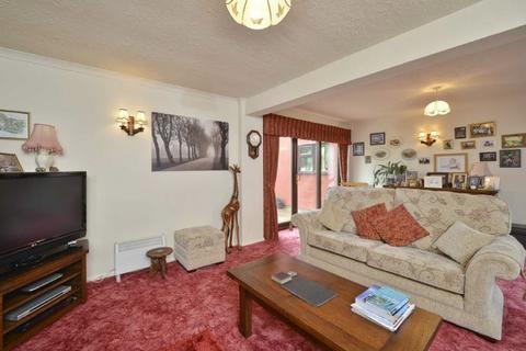 4 bedroom detached house for sale, Queen Eleanor Road, Kettering NN14
