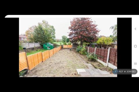 3 bedroom semi-detached house to rent, Lewis Road, Droylsden, Manchester, M43