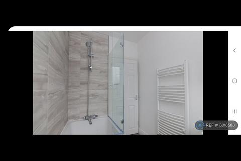 3 bedroom semi-detached house to rent, Lewis Road, Droylsden, Manchester, M43