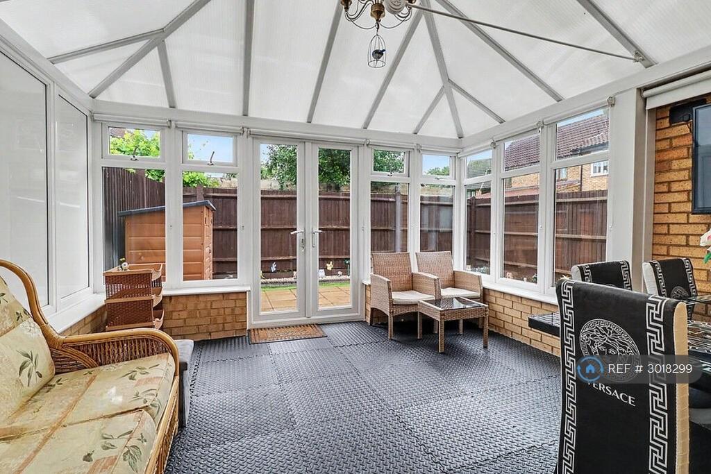 House in Hayes - More