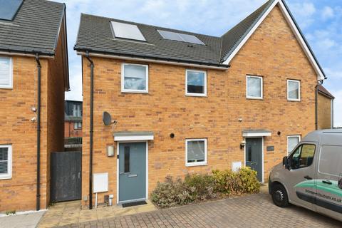 2 bedroom semi-detached house for sale, Barnmead Meadow, Grays