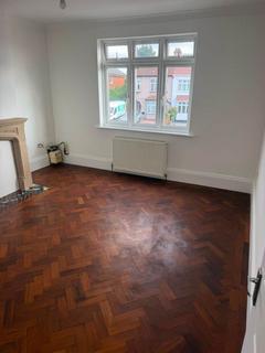2 bedroom flat to rent, Hornchurch Road, Hornchurch RM11