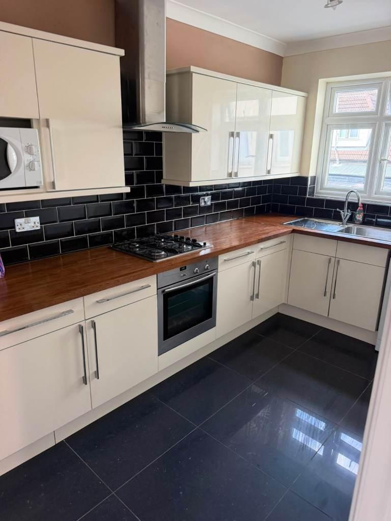 Apartment in Hornchurch - View 2