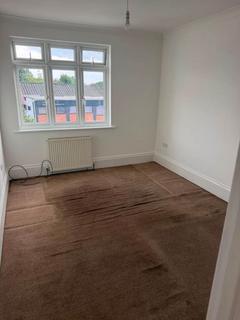 2 bedroom flat to rent, Hornchurch Road, Hornchurch RM11